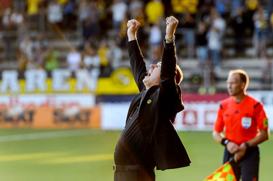 Elfsborgs manager Magnus Haglund jublar