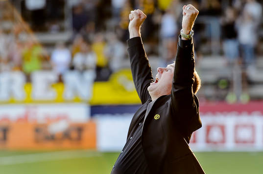 Elfsborgs manager Magnus Haglund jublar