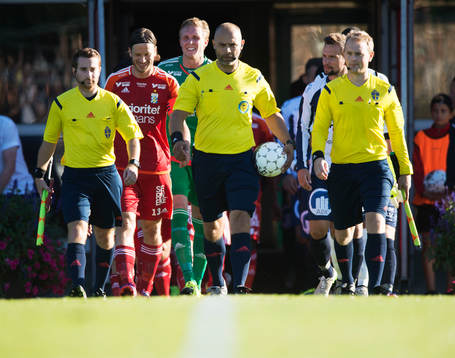 IFK Göteborgs Gustav Svensson och Marcus Sandberg ser