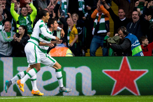 Celtics Virgil van Dijk och Nir Biton jublar efter 2-0