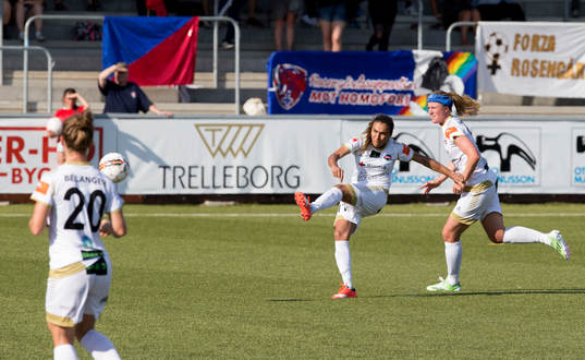 Rosengårds Marta Vieira da Silva gör 2-1 på frispark