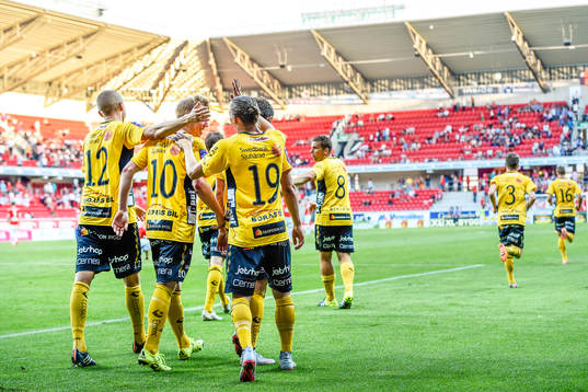 Elfsborgs spelare firar efter 0-3 målet av Simon Hedlund