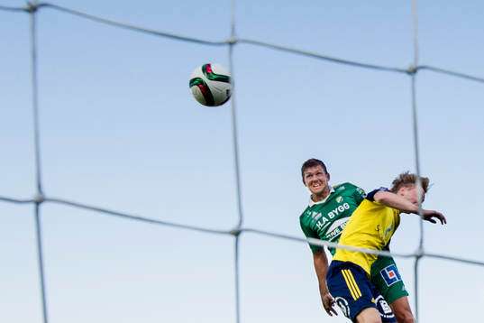 Ljungskiles Hannes Stiller (hattrick) nickar in 3-3