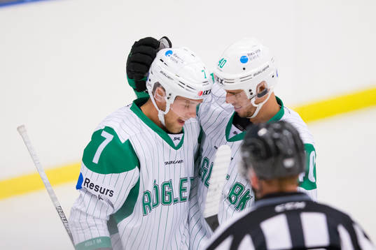 Rögle hockeys Patrick Cehlin och Jesper Jensen jublar