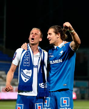 Norrköpings Andreas Johansson och målvakt David Mitov Nilsson jublar