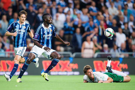 Djurgårdens Jesper Arvidsson och Omar Colley mot Hammarbys