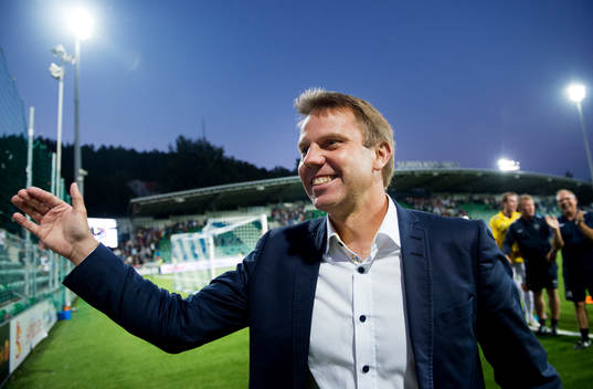 Falkenbergs tränare Hans Eklund jublar
