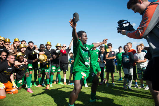 Prespas matchhjälte Sadat Karim showar i matchen i