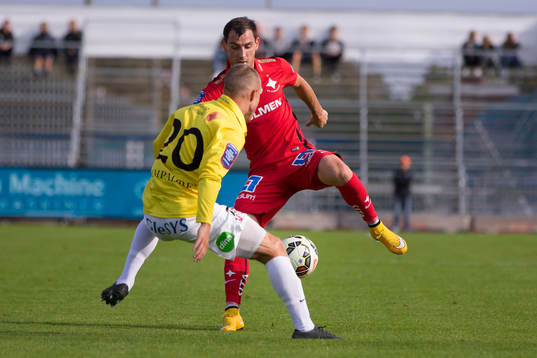 Falkenbergs Calle Wede (med ryggen i bild) och Norrköpings