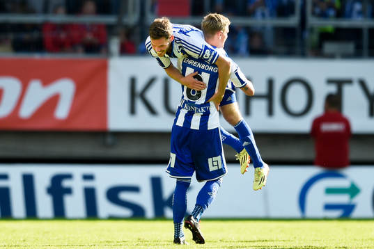 IFK Göteborgs IFK Göteborgs Sören Rieks lyfter upp målskytten Emil Salomonsson som jublar efter 3-0