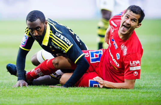 s Henok Goitom och Åtvidabergs Mauricio Albornoz