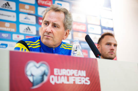 Förbundskapten Erik Hamrén och Andreas Granqvist på en presskonferens