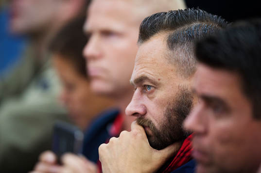 Olof Lundh, reporter för TV4 och Fotbollskanalen, på en presskonferens