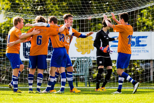 Vejbys spelare firar efter vinsten