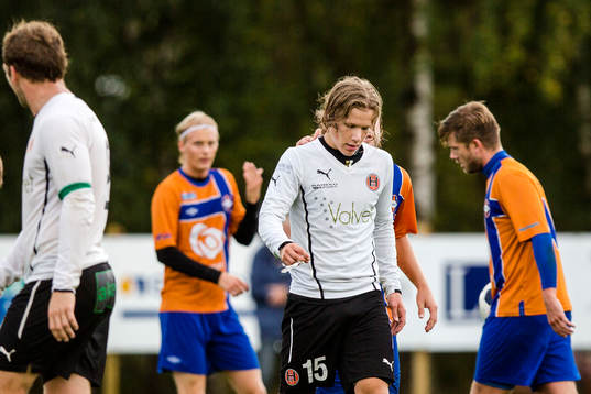 Hittarps Jonathan Olsson går av planen efter att ha blivit utvisad
