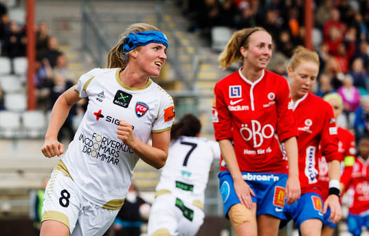 Rosengårds Kirsten Van de Ven jublar