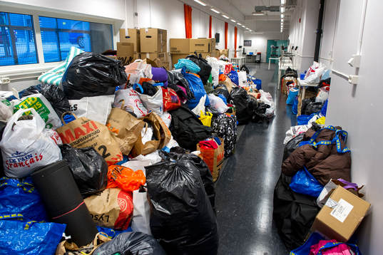 Örgrytes supportrar har samlat ihop kläder och skor