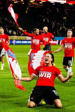 Österrikes Sebastian Prödl jublar
