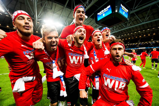 Österrikes spelare jublar