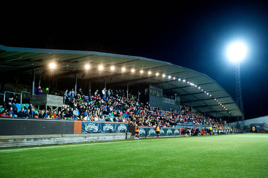 Nytt tak över läktaren på Valhalla IP