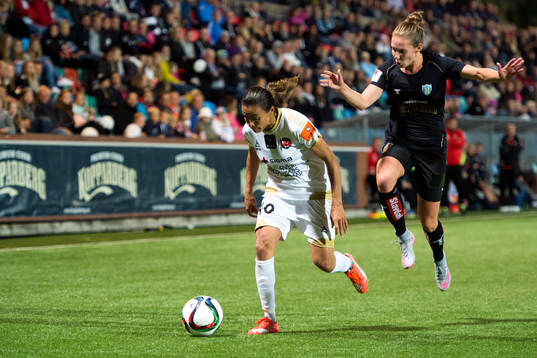 Rosengårds Marta Viera Da Silva jagas av Göteborgs Manon