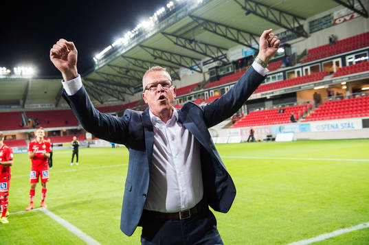 Norrköpings tränare Jan Andersson jublar 