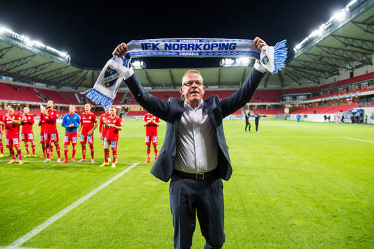 Norrköpings tränare Jan Andersson jublar 