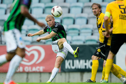 GAIS Linus Tornblad skjuter ett skott