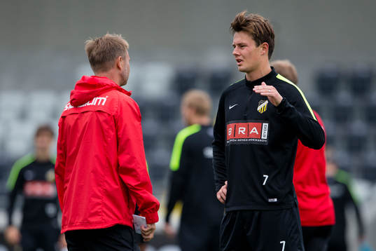 Häckens tränare Peter Gerhardsson pratar med Niels Vorthoren