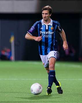 Djurgårdens Jesper Arvidsson med bollen