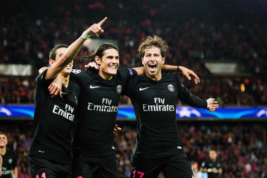 s Angel Di Maria gör 1-0 och jublar med Edison Cavanio Maxwell under fotbollsmatchen i Champions League mellan Paris Saint Germain och Malmö FF den 15 september 2015 i Paris.