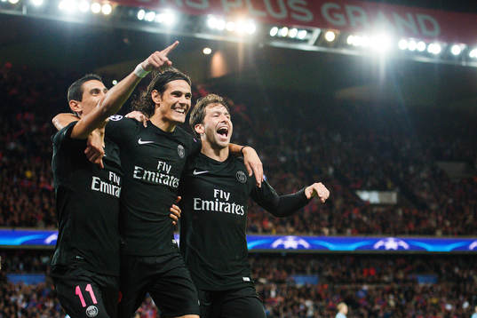 s Angel Di Maria gör 1-0 och jublar med Edison Cavanio Maxwell under fotbollsmatchen i Champions League mellan Paris Saint Germain och Malmö FF den 15 september 2015 i Paris.
