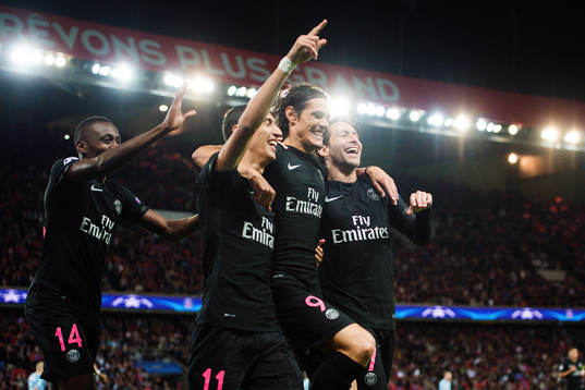 s Angel Di Maria gör 1-0 och jublar med Edison Cavanio, Maxwell och Blaise Matuidi under fotbollsmatchen i Champions League mellan Paris Saint Germain och Malmö FF den 15 september 2015 i Paris.