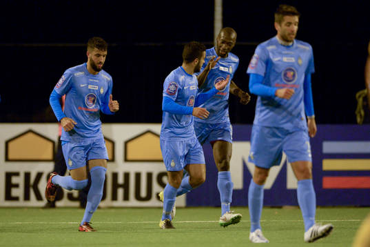 Athletics Othman El Kabir och Omar Jawo jublar efter 0-1 av El Kabir