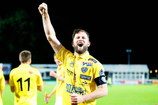 Falkenbergs David Svensson jublar