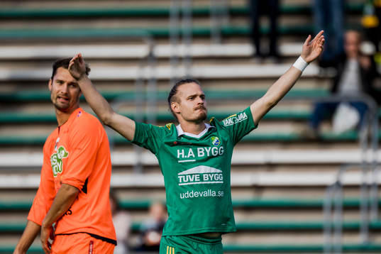 Ljungskiles Jonas Lindberg  jublar