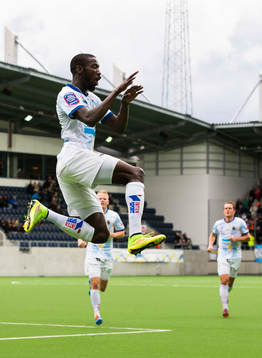 Gefles Dioh Williams jublar efter att ha gjort 1-0