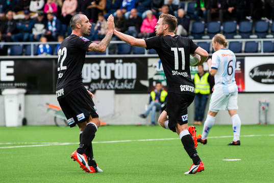 Helsingborgs Rade Prica och Arnór Smárason jublar efter att ha reducerat till 2-1