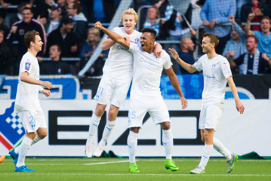Malmös Luis Felipe Carvalho da Silva jublar med Franz Brorsson efter 0-2