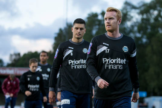 Utsiktens Robin Jonsson och Luka Mijaljevic värmer upp