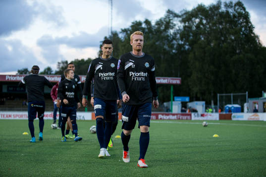 Utsiktens Robin Jonsson och Luka Mijaljevic värmer upp