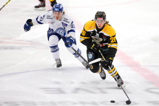 Panterns Johan Ivarsson och Leksands Brock Montpetit i