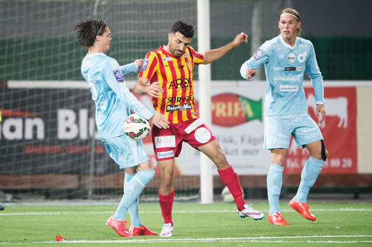 Degerfors Erik Jernberg och Hampus Zackrisson i kamp om