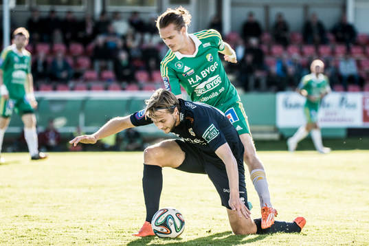 Utsiktens Jonas Hellgren före Ljungskiles Jonas Lindberg