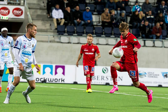 Norrköpings Christoffer Nyman med bollen Gefles David