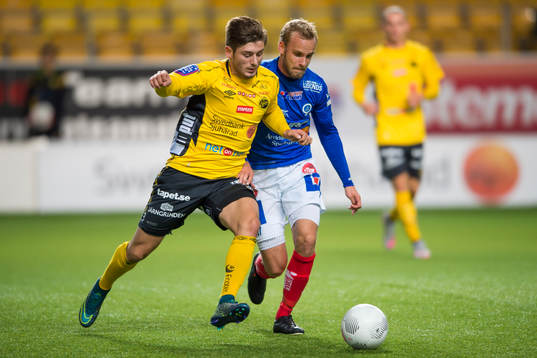 Elfsborgs Arber Zeneli och Åtvidabergs Andreas Johansson i