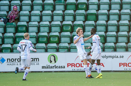 Gefles Johan Oremo och Dioh Williams jublar efter 1-1 målet