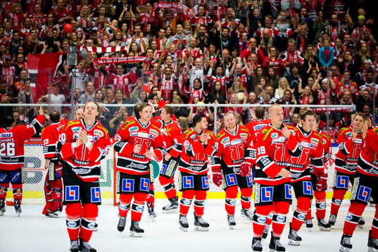 Örebros spelare målvakt Julius Hudacek, Joel Mustonen och
