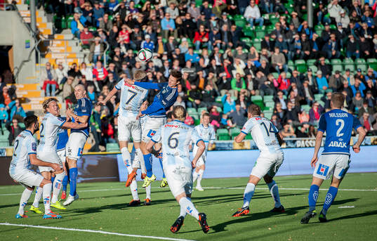 Gefles Robin Nilsson i nickduell mot Sundsvalls Johan Eklund