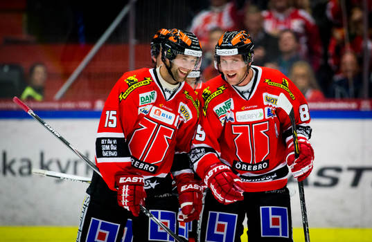 Örebros Libor Hudacek gör 4-0 och jublar med Viktor Ekbom